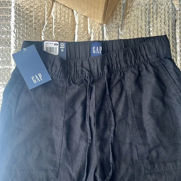 New GAP Woman’s Black Pants - Picture 2 of 7